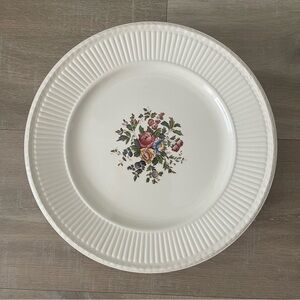 Vintage Wedgwood Conway 5 Dinner Plates in perfect condition